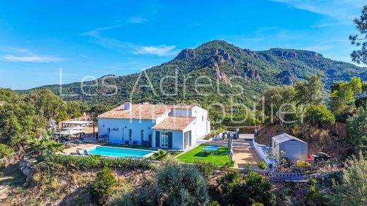 Maison de luxe à Les Adrets-de-l'Estérel, Var