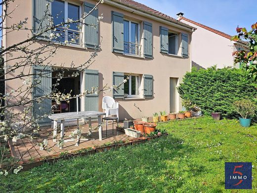 Luxury home in Noisy-le-Grand, Seine-Saint-Denis