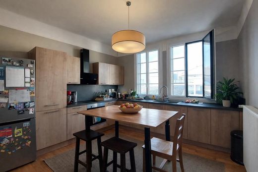 Luxury home in Saint-Cyr-sur-Loire, Indre and Loire