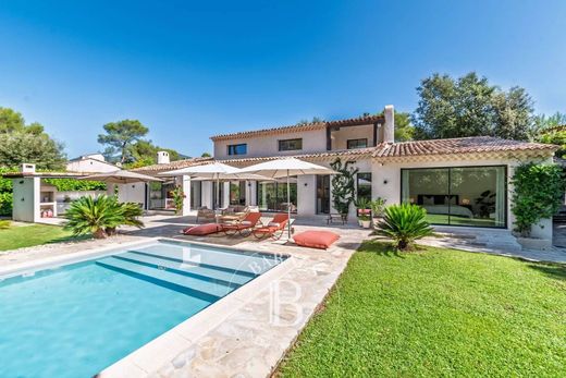 Villa in Roquefort-les-Pins, Alpes-Maritimes