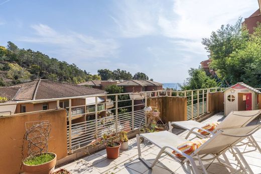 Miramar, Alpes-Maritimesのアパートメント