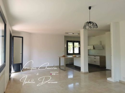 Luxury home in Saint-Genis-Laval, Rhône
