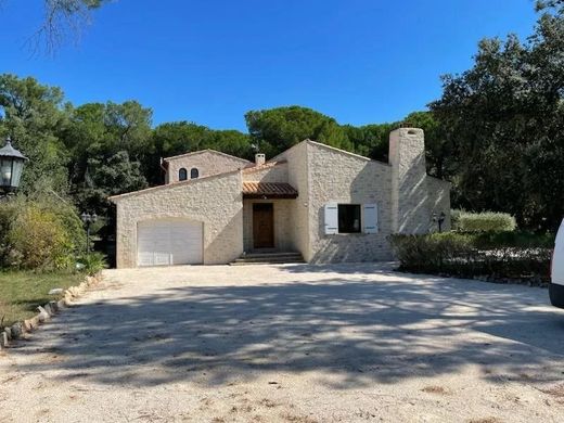 Casa di lusso a Bagnols-sur-Cèze, Gard
