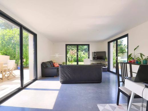 Вилла, Genas, Rhône