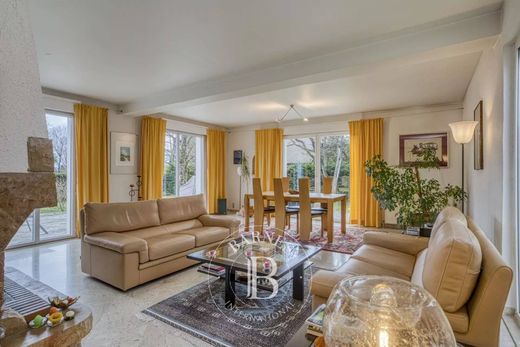 Villa en Divonne-les-Bains, Ain