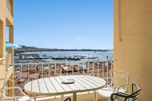 Apartment / Etagenwohnung in Cannes, Alpes-Maritimes