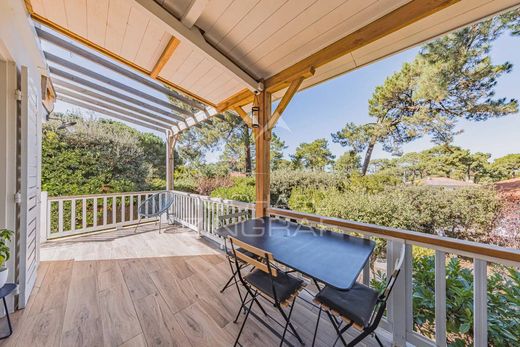 Luxury home in Pyla sur Mer, Gironde