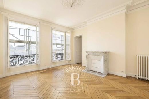 Apartment in Saint-Germain, Odéon, Monnaie, Paris