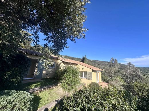 Le Plan-de-la-Tour, Varの高級住宅