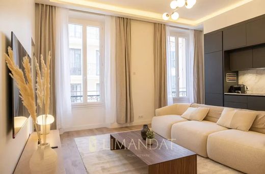 Apartment / Etagenwohnung in Cannes, Alpes-Maritimes
