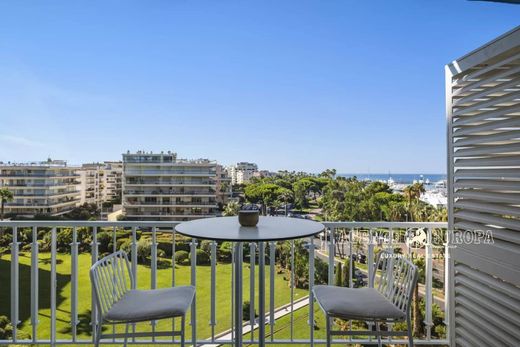 Apartment / Etagenwohnung in Cannes, Alpes-Maritimes