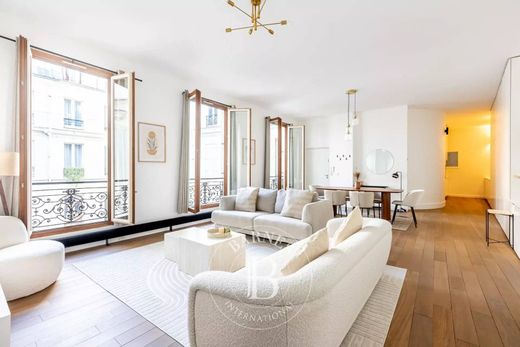 Appartement à Champs-Elysées, Madeleine, Triangle d’or, Paris