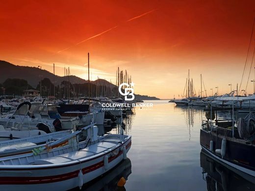 Grond in Carqueiranne, Var