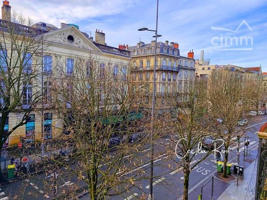 Apartment / Etagenwohnung in Bordeaux, Gironde
