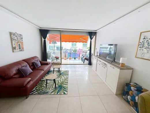 Apartment / Etagenwohnung in Cannes, Alpes-Maritimes