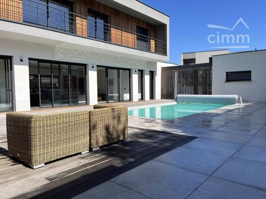 Luxury home in Royat, Puy-de-Dôme
