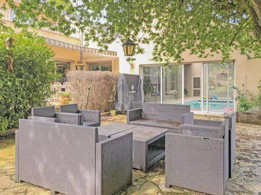 Luxe woning in Le Mesnil-le-Roi, Yvelines