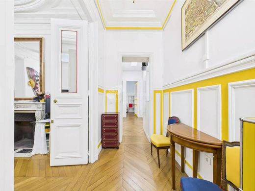 Apartment in Champs-Elysées, Madeleine, Triangle d’or, Paris