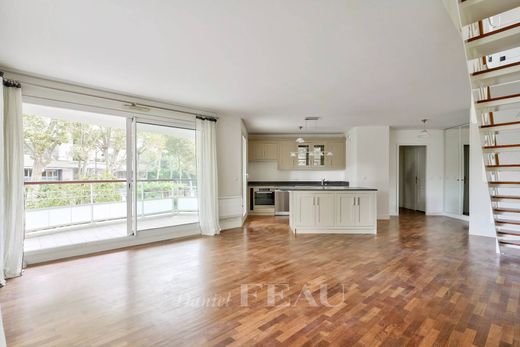 아파트 / 뇌이쉬르센, Hauts-de-Seine