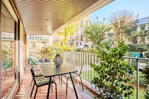 Apartment in La Muette, Auteuil, Porte Dauphine, Paris