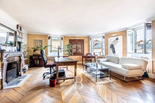 Apartment in Champs-Elysées, Madeleine, Triangle d’or, Paris