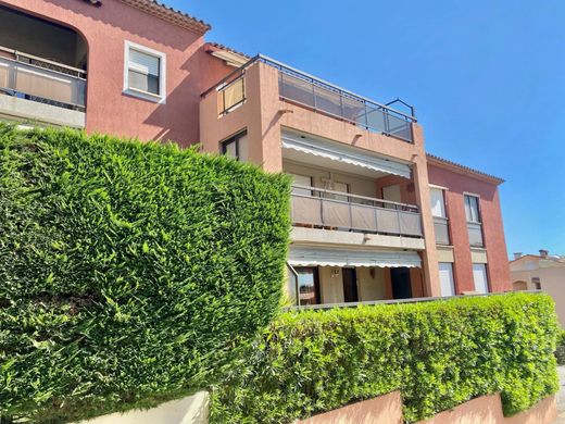 Saint-Laurent-du-Var, Alpes-Maritimesのアパートメント