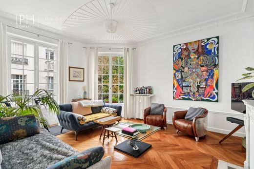 Apartment in Neuilly-sur-Seine, Hauts-de-Seine