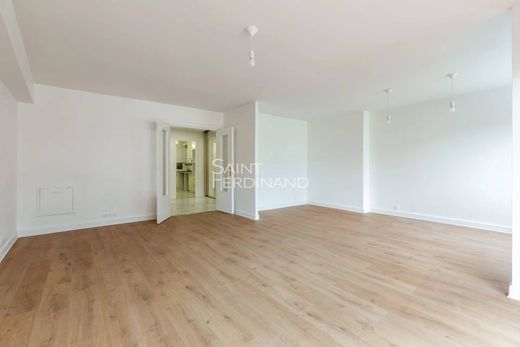 モット・ピケ、コメルス、ネッケル, Parisのアパートメント