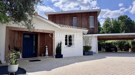 Luxus-Haus in Cestas, Gironde