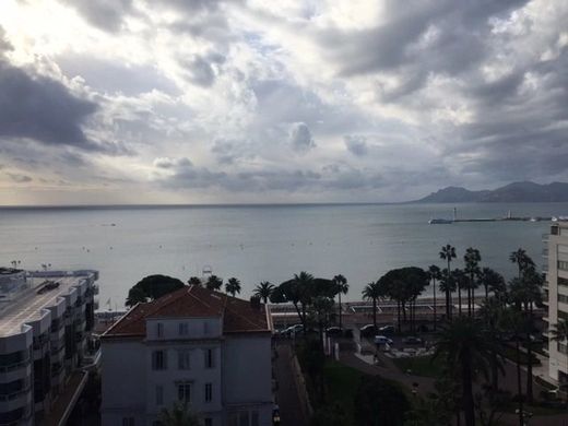 Apartment / Etagenwohnung in Cannes, Alpes-Maritimes