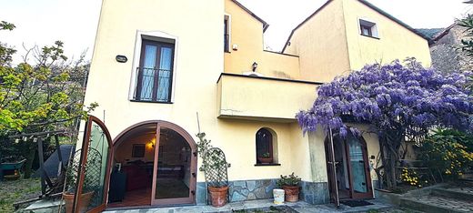 Villa à Vezzi Portio, Savone