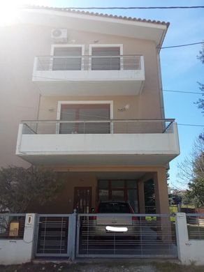 Maison de luxe à Patras, Nomós Achaḯas