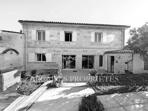 Luxury home in Arveyres, Gironde