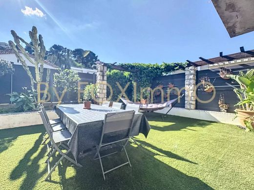 Saint-Laurent-du-Var, Alpes-Maritimesのアパートメント