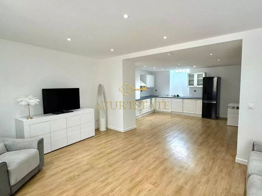 Apartment / Etagenwohnung in Cap-d'Ail, Alpes-Maritimes