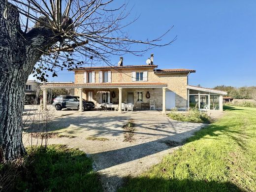 Luxury home in Étauliers, Gironde