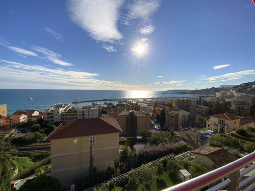 Apartment / Etagenwohnung in Menton, Alpes-Maritimes