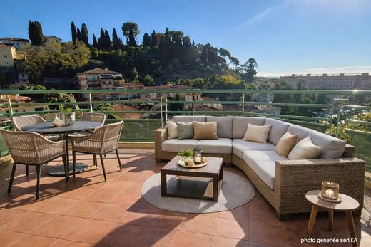 Apartment / Etagenwohnung in Menton, Alpes-Maritimes