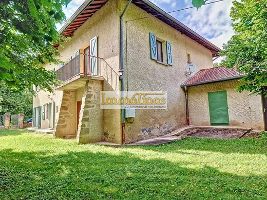 Casa di lusso a Saint-Antoine-l'Abbaye, Isère