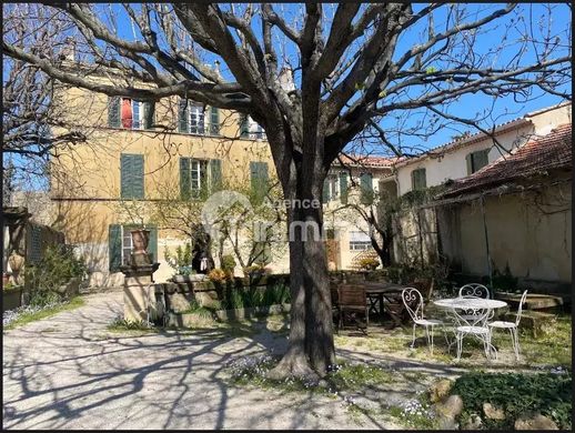 Luxus-Haus in Eyguières, Bouches-du-Rhône