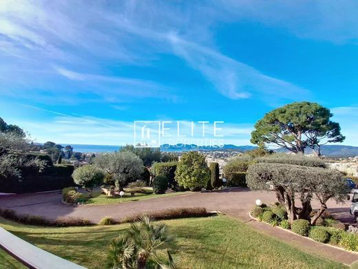 Apartment / Etagenwohnung in Le Cannet, Alpes-Maritimes