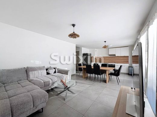 Apartment / Etagenwohnung in Ferney-Voltaire, Ain