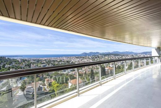 Apartment / Etagenwohnung in Le Cannet, Alpes-Maritimes