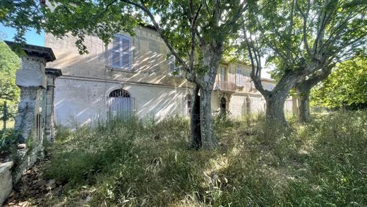 Arles, Bouches-du-Rhôneの高級住宅