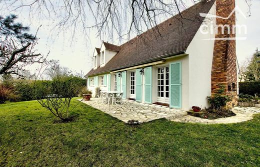 Luxury home in Saint-Nom-la-Bretêche, Yvelines