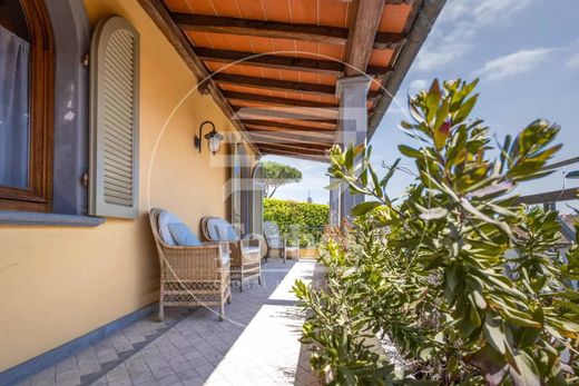 Villa a Forte dei Marmi, Lucca