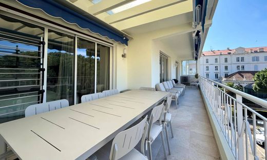 Apartment / Etagenwohnung in Cannes, Alpes-Maritimes