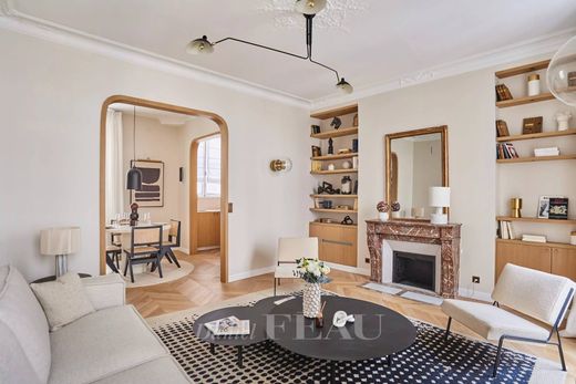 Apartment in Saint-Germain, Odéon, Monnaie, Paris