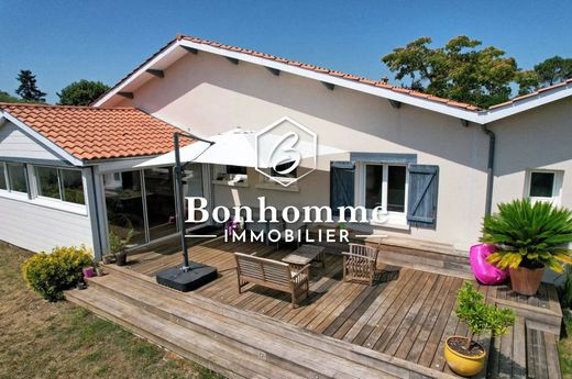 Saint-Médard-d'Eyrans, Girondeの高級住宅