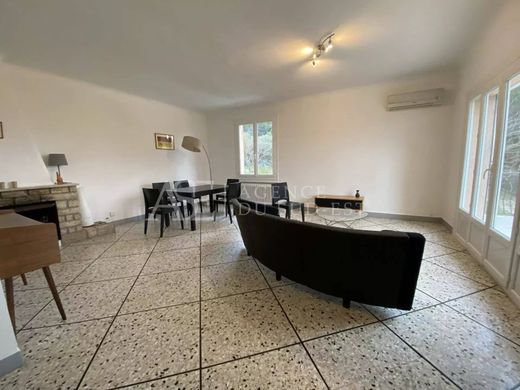 Meyreuil, Bouches-du-Rhôneの高級住宅